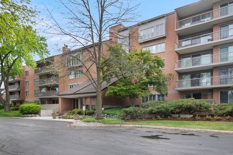 Photo of 44 Park Lane #223, Park Ridge, IL 60068 (MLS # 12634554)