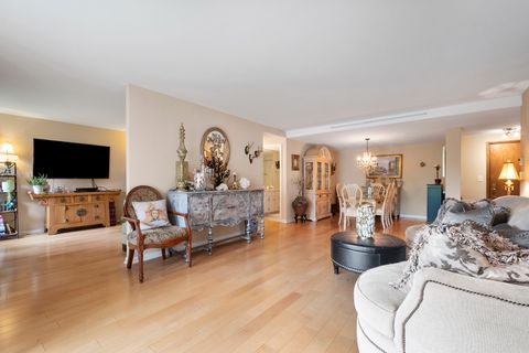 Tiny photo for 44 Park Lane #223, Park Ridge, IL 60068 (MLS # 12634554)