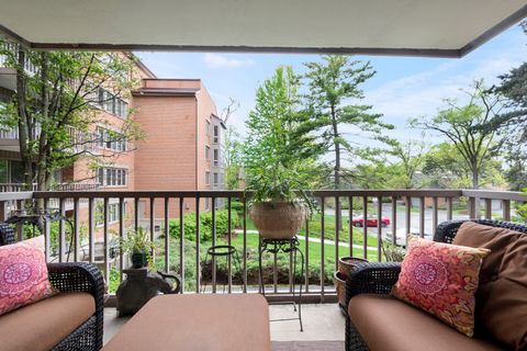 Tiny photo for 44 Park Lane #223, Park Ridge, IL 60068 (MLS # 12634554)
