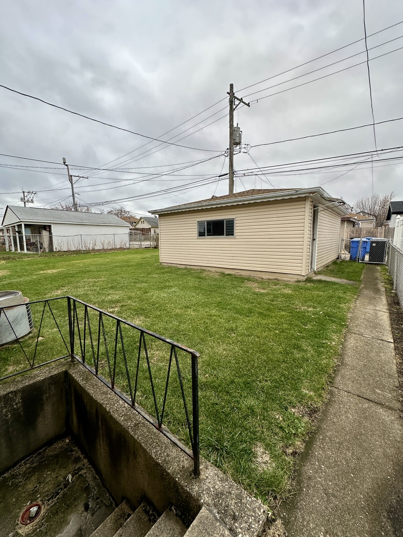 2922 N Mulligan Avenue