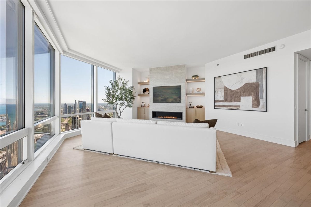 401 N Wabash Avenue 61G