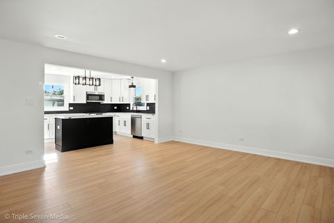 Tiny photo for 8053 Newland Avenue, Burbank, IL 60459 (MLS # 12504135)