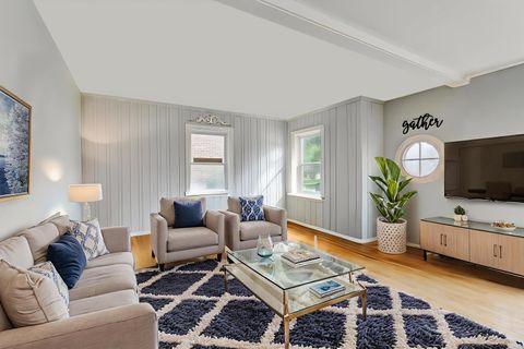 Tiny photo for 832 Sylviawood Avenue, Park Ridge, IL 60068 (MLS # 12512925)