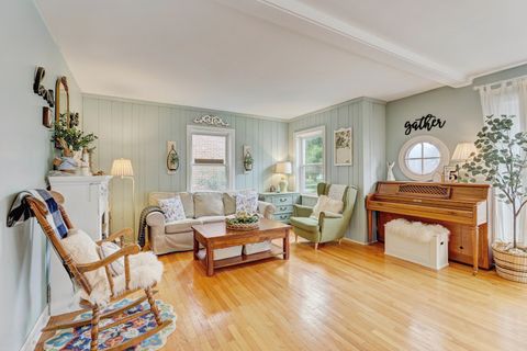 Tiny photo for 832 Sylviawood Avenue, Park Ridge, IL 60068 (MLS # 12512925)