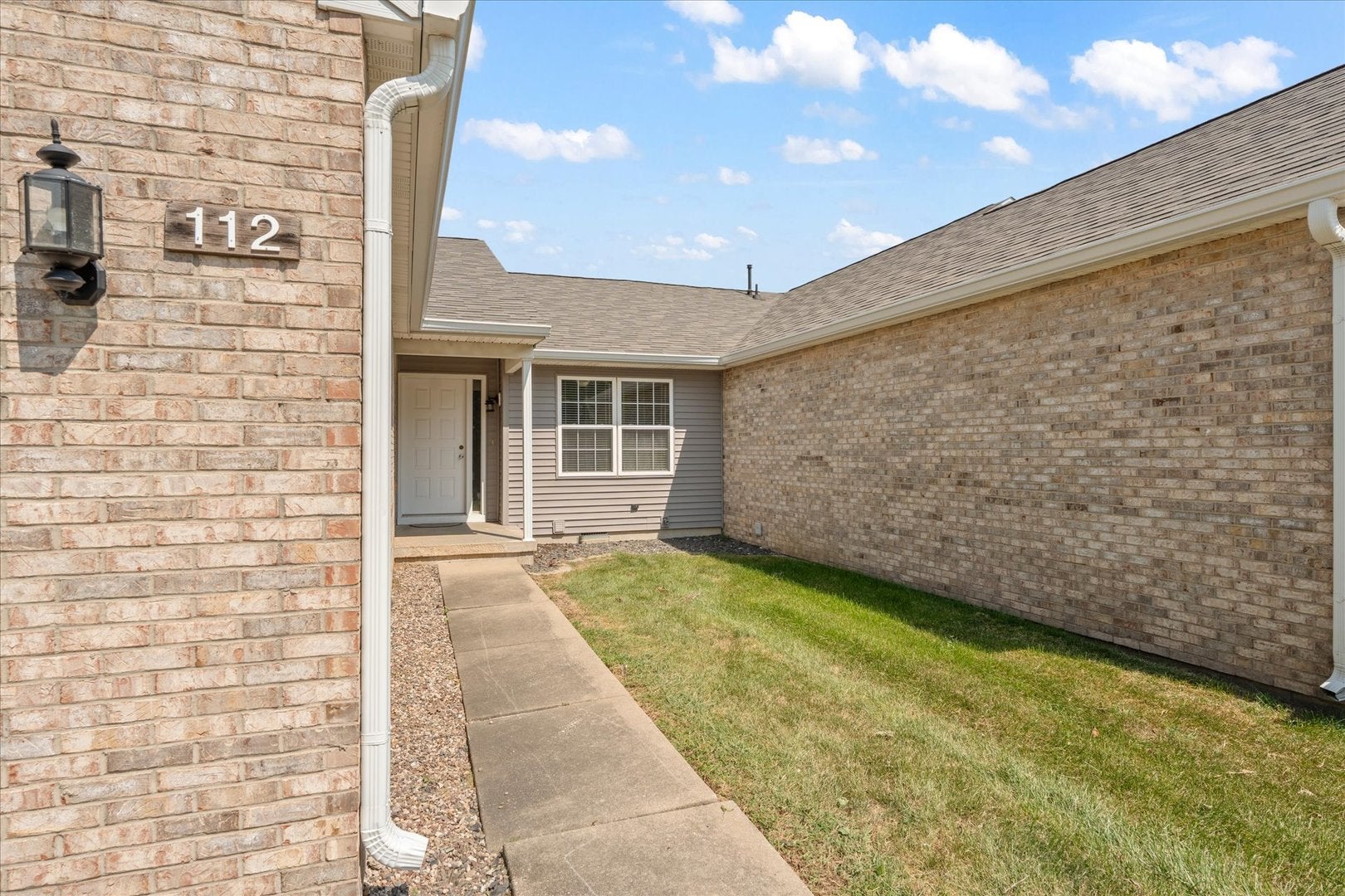 112 W Tomaras Avenue 0