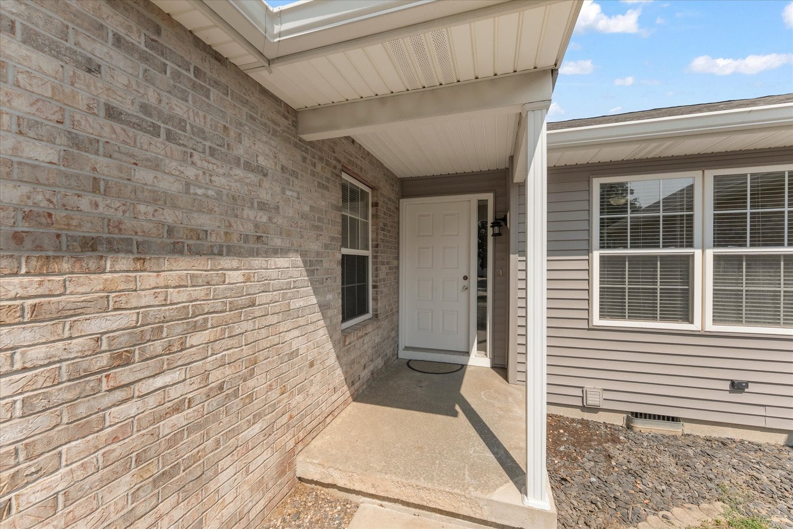 112 W Tomaras Avenue 0