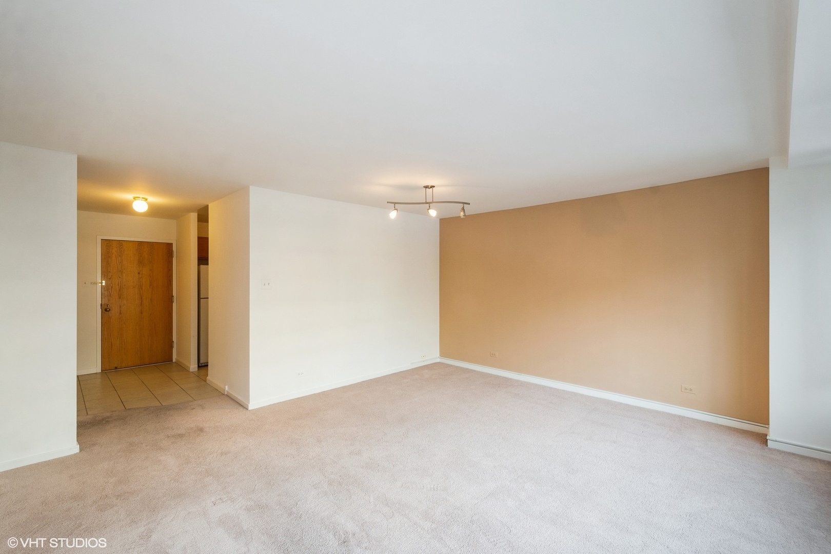 211 E Ohio Street 1504