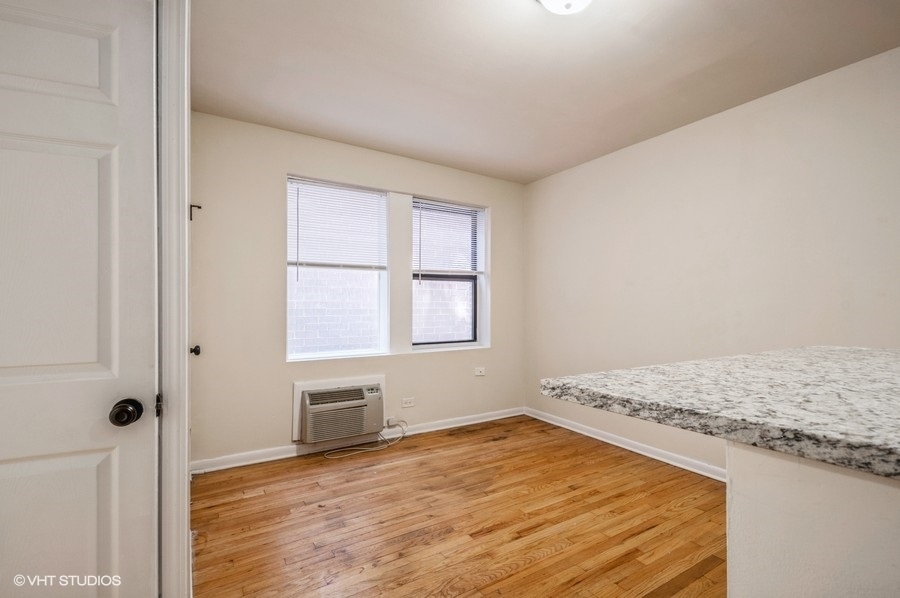 1504 N Dearborn Parkway 202