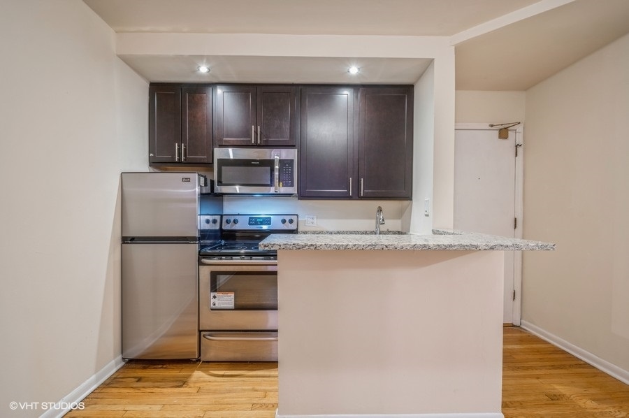 1504 N Dearborn Parkway 202