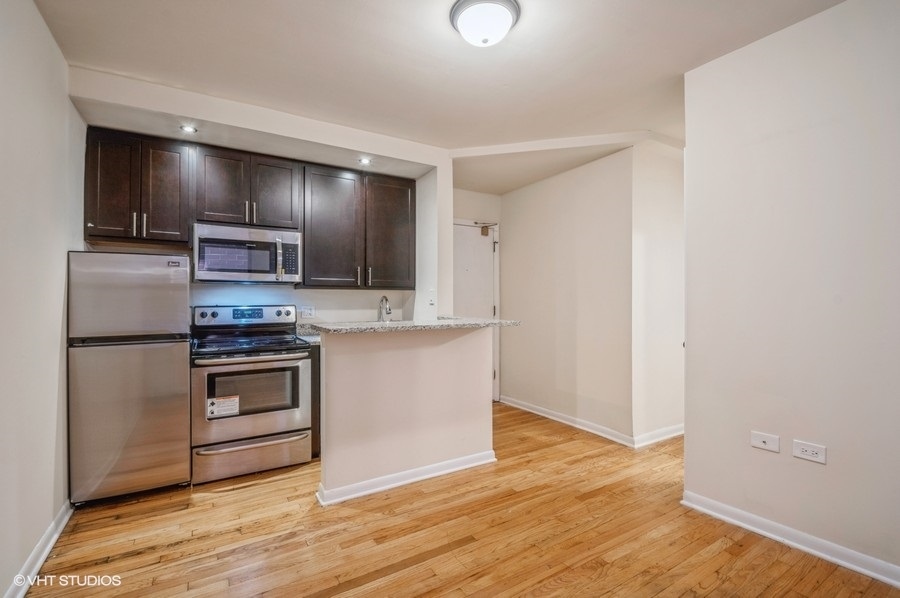 1504 N Dearborn Parkway 202