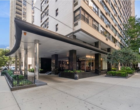 Photo of 850 N Dewitt Place #10G, Chicago, IL 60611 (MLS # 12781378)