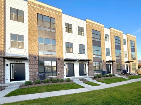Photo of 27680 Maecliff Drive, Warrenville, IL 60555 (MLS # 12773311)