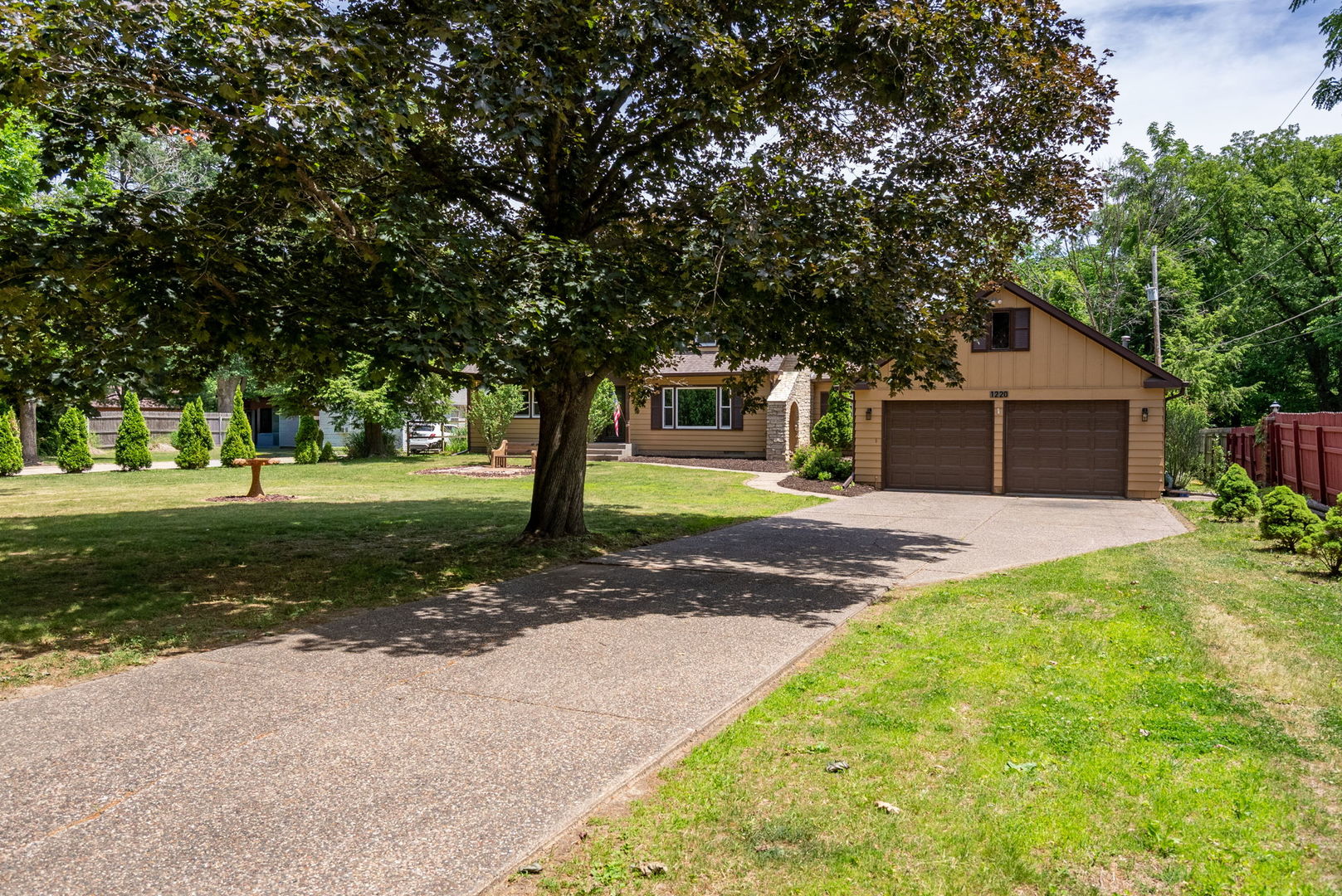 1220 54 Street Court