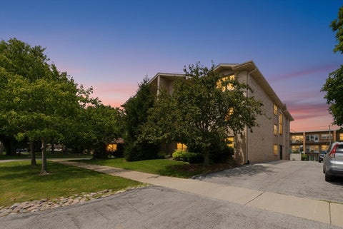 Photo of 4020 W 105th Street #3E, Oak Lawn, IL 60453 (MLS # 12706570)