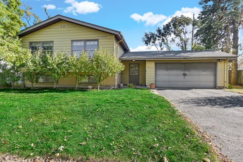 Photo of 18743 Kings Road, Homewood, IL 60430 (MLS # 12797073)