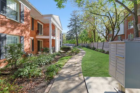 Tiny photo for 520 Shorely Drive #203, Barrington, IL 60010 (MLS # 12499810)