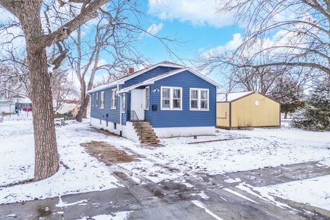 Photo of 915 E Prairie Street, Pontiac, IL 61764 (MLS # 12531653)