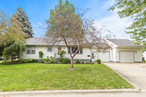 Tiny photo for 311 S Cleveland Avenue, Bradley, IL 60915 (MLS # 12461899)