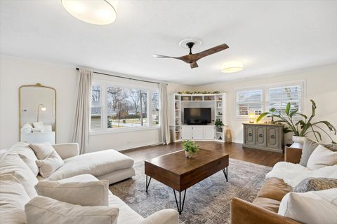 Tiny photo for 927 N Haddow Avenue, Arlington Heights, IL 60004 (MLS # 12584411)