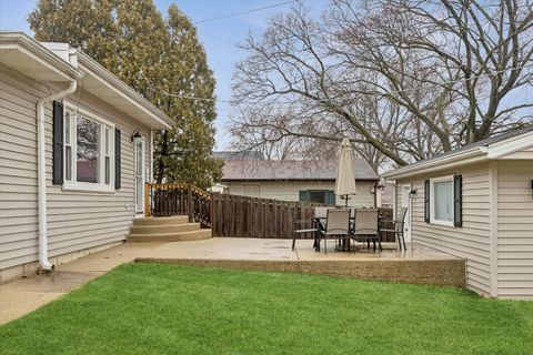 Tiny photo for 927 N Haddow Avenue, Arlington Heights, IL 60004 (MLS # 12584411)