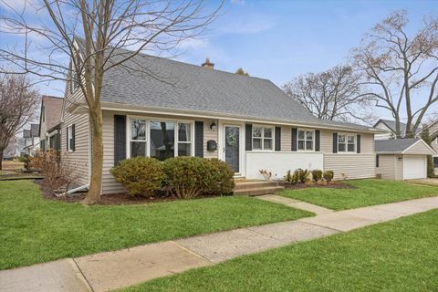 927 N Haddow Avenue Arlington Heights IL 60004