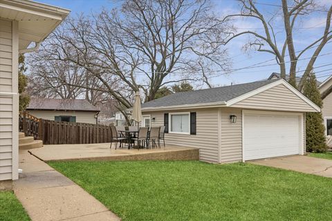 Tiny photo for 927 N Haddow Avenue, Arlington Heights, IL 60004 (MLS # 12584411)