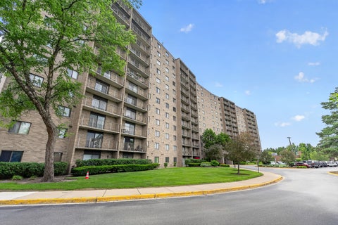 Tiny photo for 6340 Americana Drive #1101, Willowbrook, IL 60527 (MLS # 12675977)