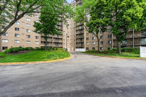 Tiny photo for 6340 Americana Drive #1101, Willowbrook, IL 60527 (MLS # 12675977)