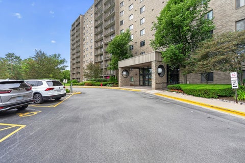 Tiny photo for 6340 Americana Drive #1101, Willowbrook, IL 60527 (MLS # 12675977)