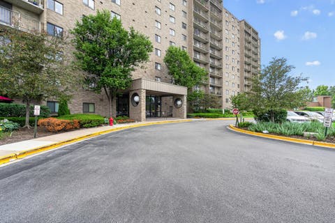 Tiny photo for 6340 Americana Drive #1101, Willowbrook, IL 60527 (MLS # 12675977)