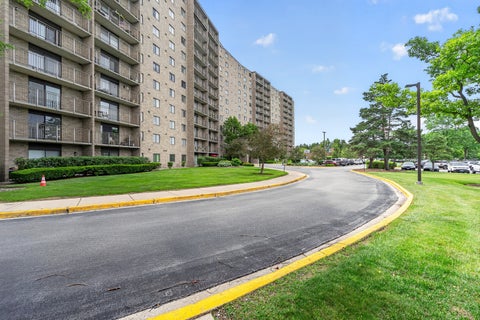 Tiny photo for 6340 Americana Drive #1101, Willowbrook, IL 60527 (MLS # 12675977)