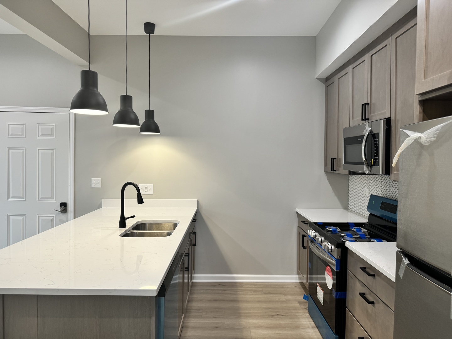 1943 S May Street 2C