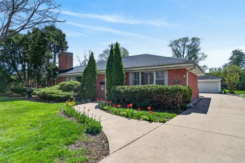 Photo of 1931 Oakwood Road, Northbrook, IL 60062 (MLS # 12622395)