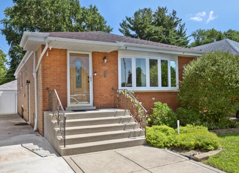 Photo of 11413 S Saint Louis Avenue, Chicago, IL 60655 (MLS # 12753687)