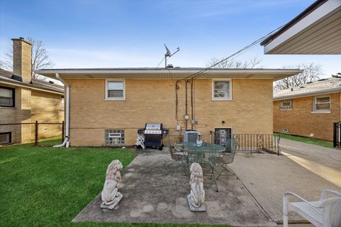 Tiny photo for 942 Sherwood Road, La Grange Park, IL 60526 (MLS # 12590799)