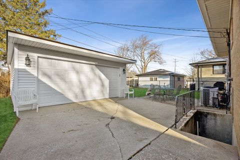 Tiny photo for 942 Sherwood Road, La Grange Park, IL 60526 (MLS # 12590799)