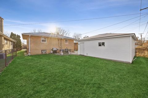Tiny photo for 942 Sherwood Road, La Grange Park, IL 60526 (MLS # 12590799)