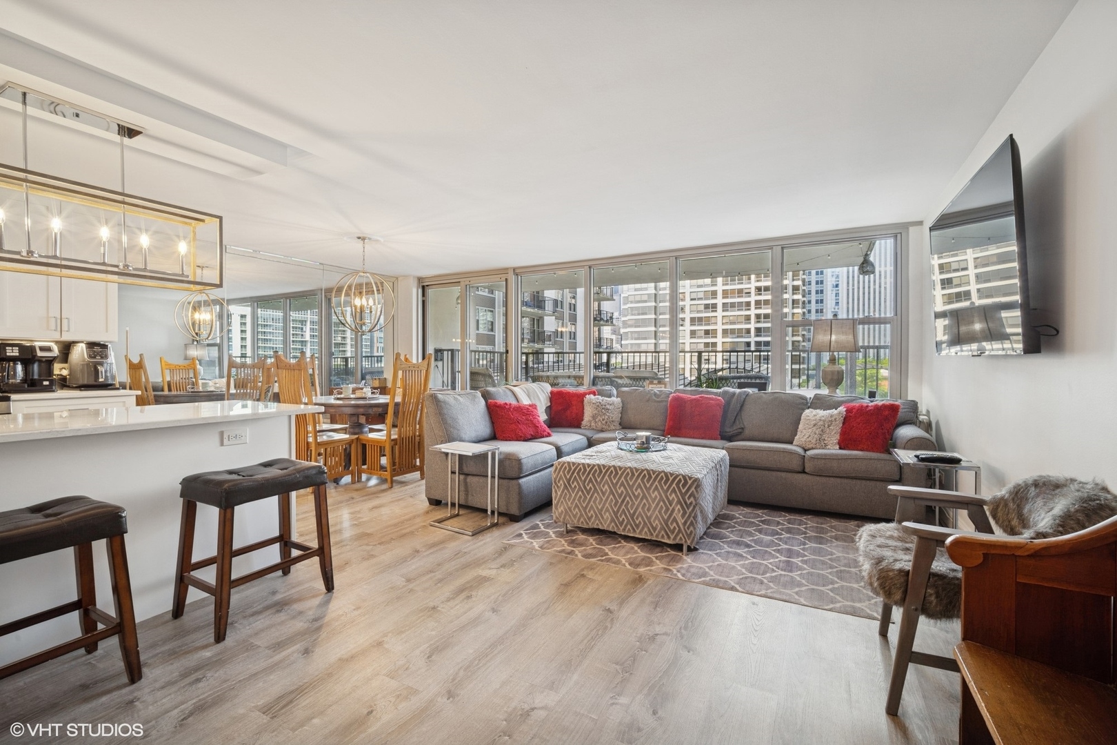 400 E Randolph Street 826