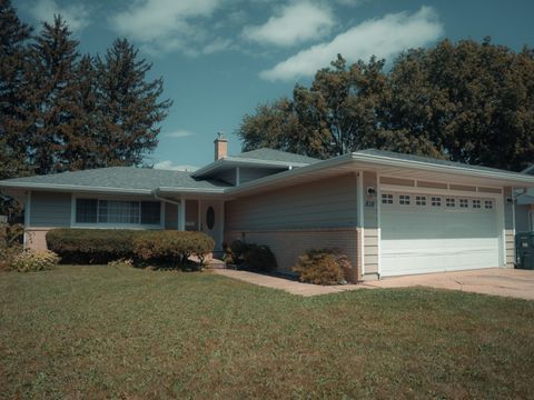 Photo of 818 Horseshoe Drive, Joliet, IL 60435 (MLS # 12462450)
