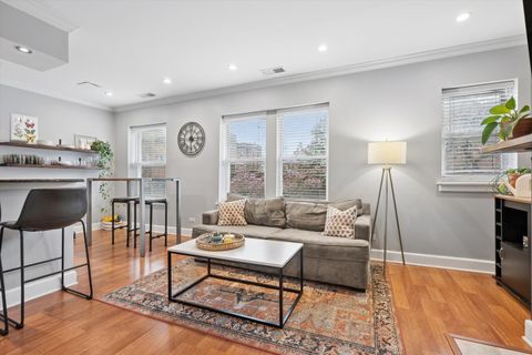 Tiny photo for 3456 N JANSSEN Avenue #G1, Chicago, IL 60657 (MLS # 12618638)