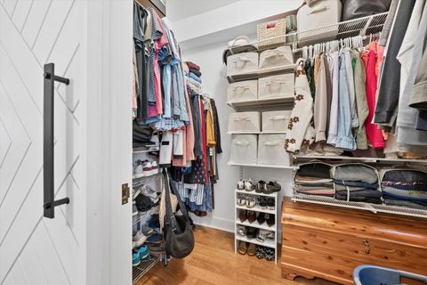 Tiny photo for 3456 N JANSSEN Avenue #G1, Chicago, IL 60657 (MLS # 12618638)