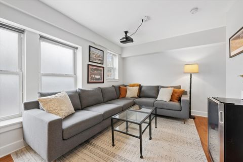 Tiny photo for 3456 N JANSSEN Avenue #G1, Chicago, IL 60657 (MLS # 12618638)