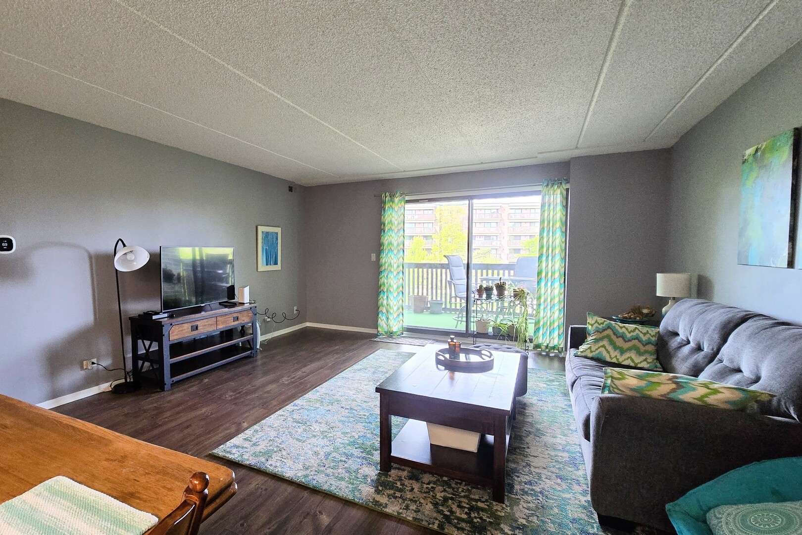 917 Vose Drive 411