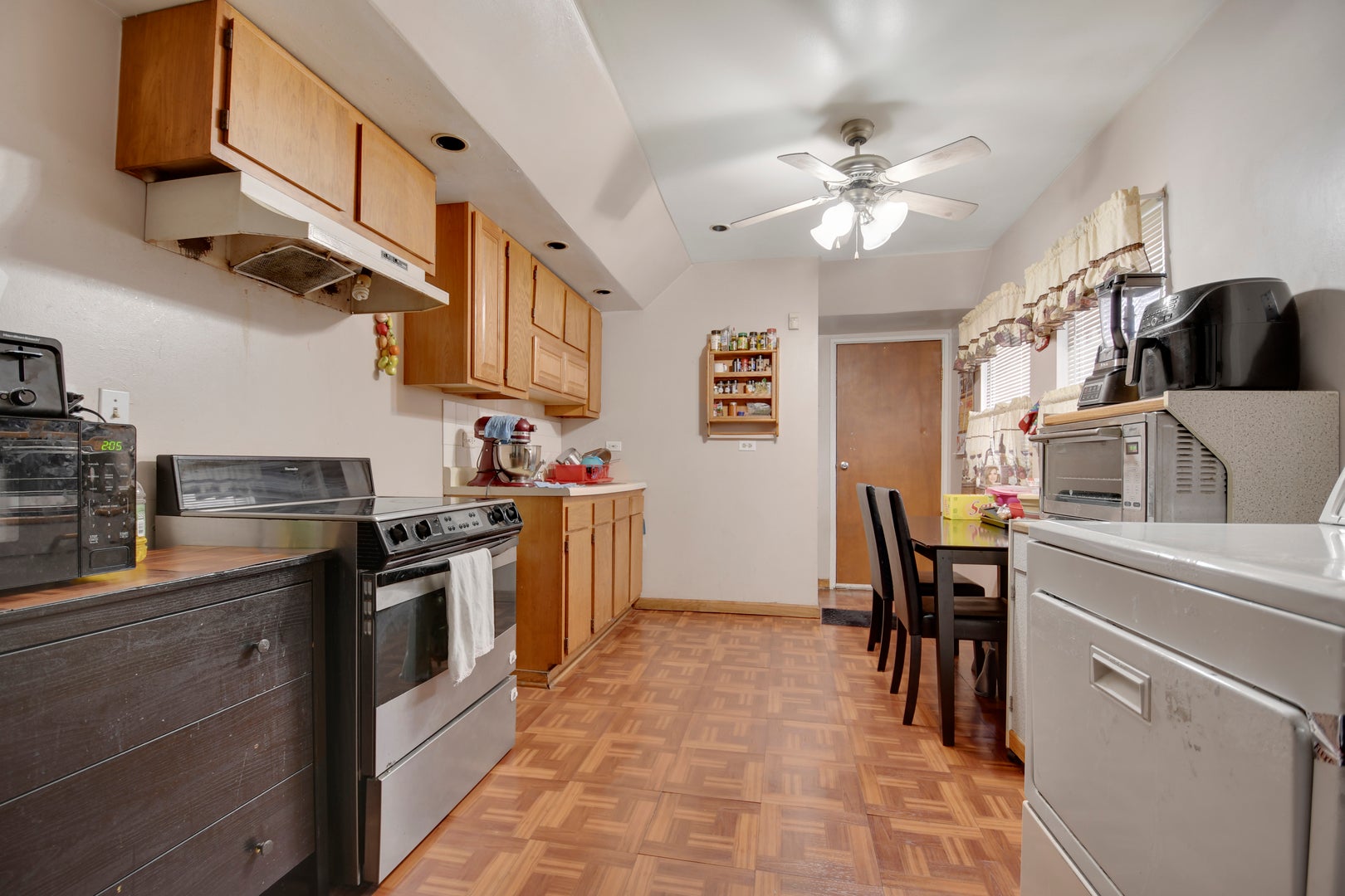 3801 W 84th Place