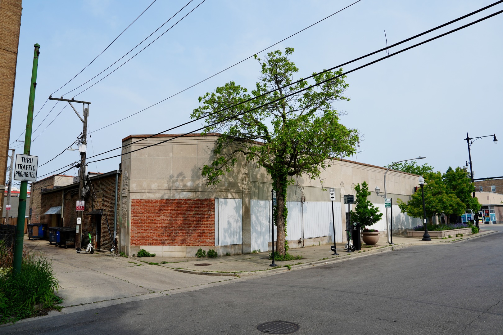 2001 W Howard Street