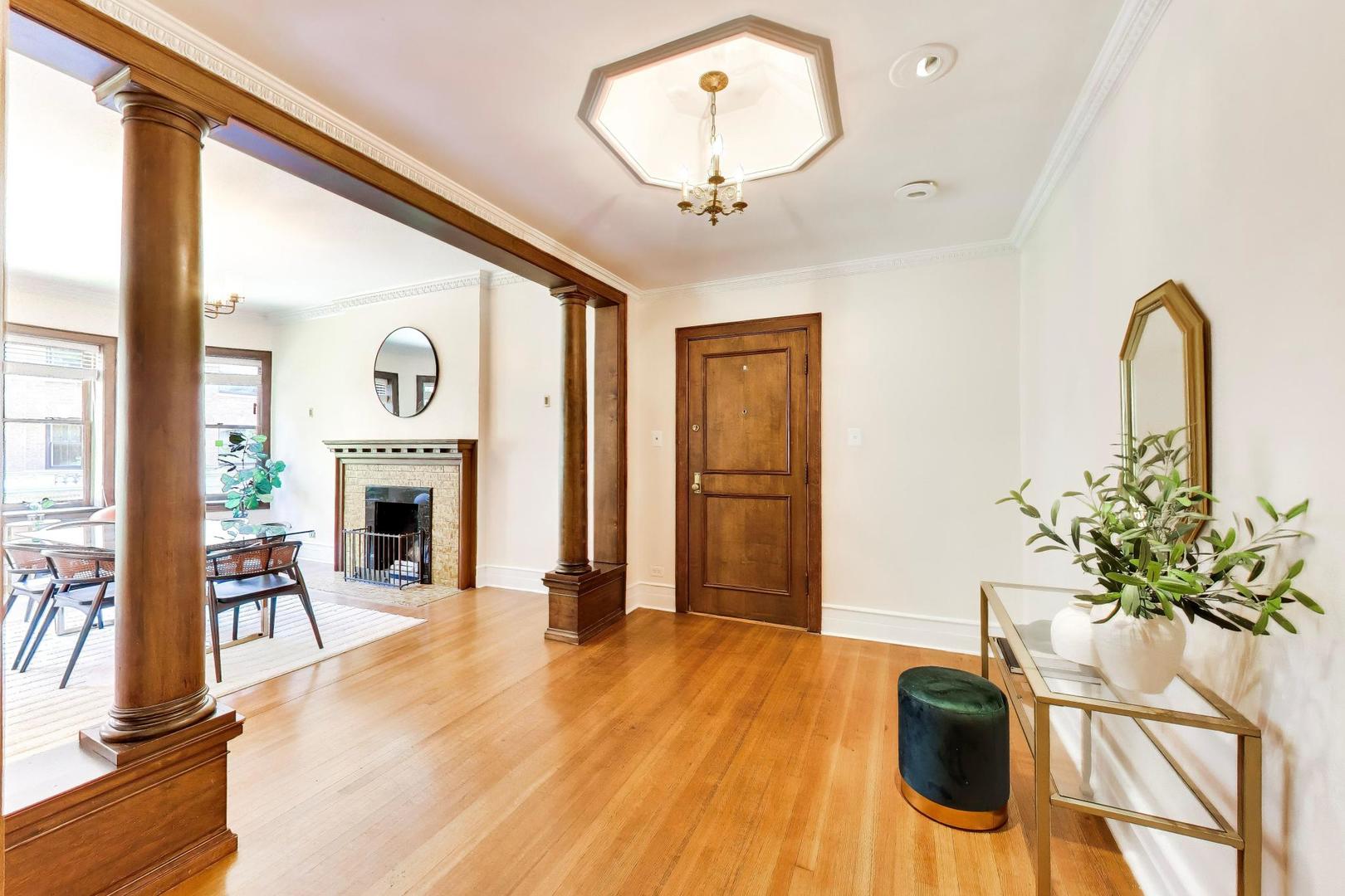 674 W IRVING PARK Road F6