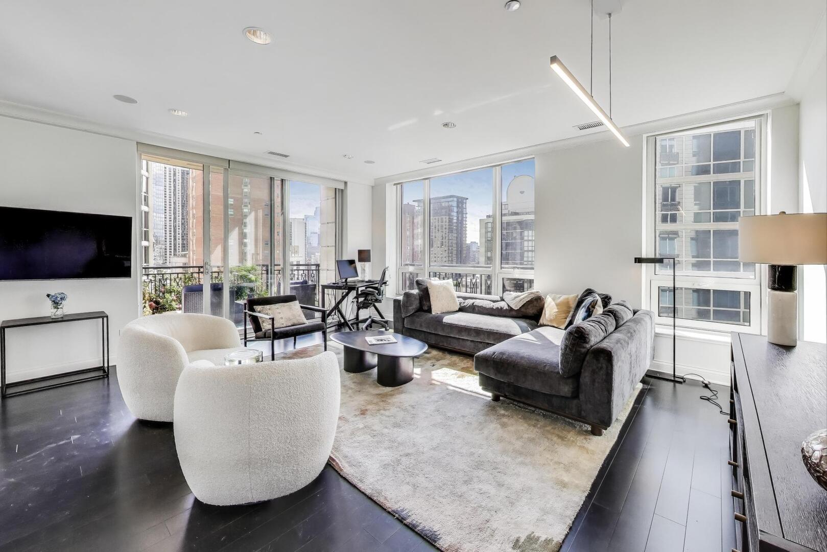 10 E Delaware Place 18D