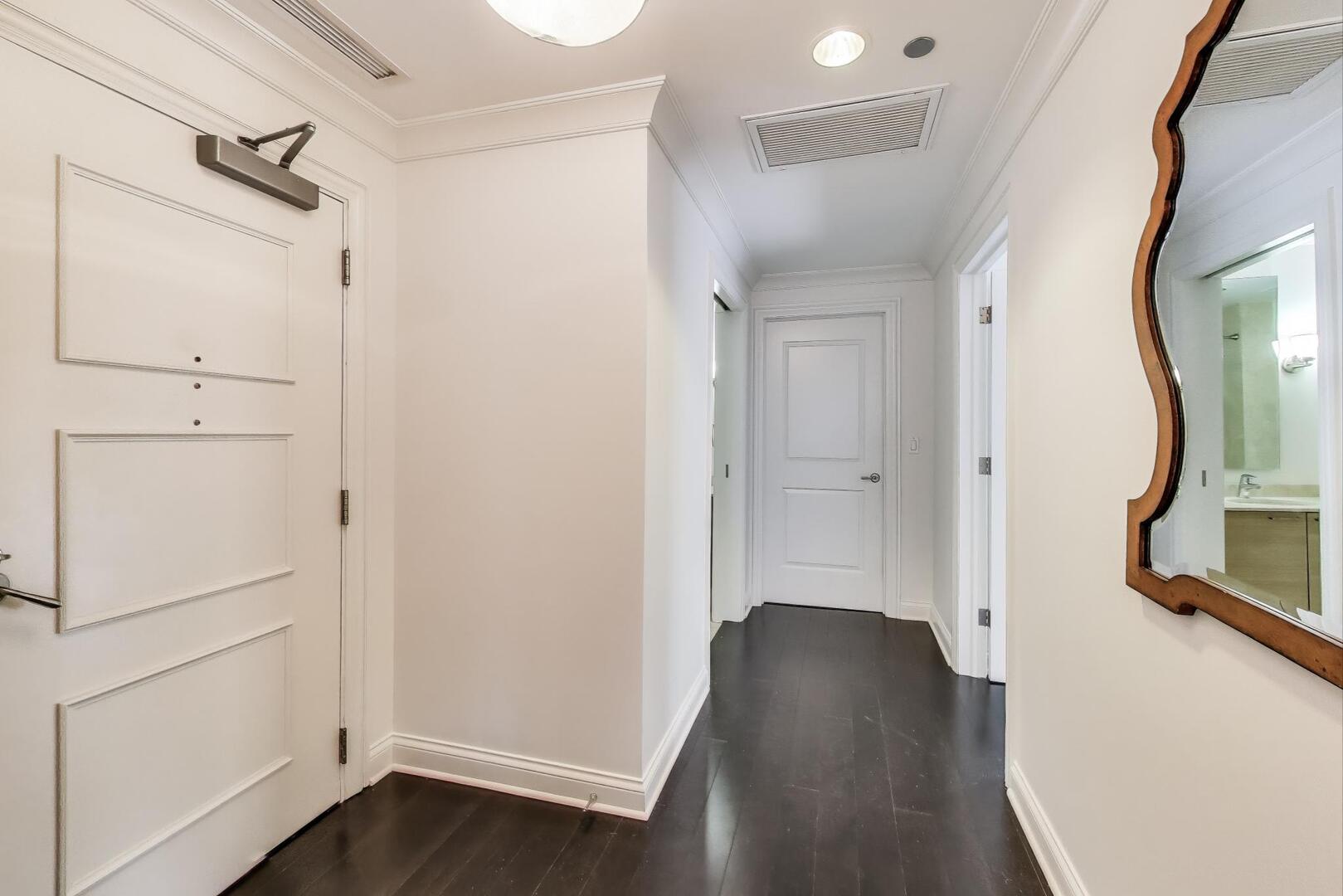 10 E Delaware Place 18D
