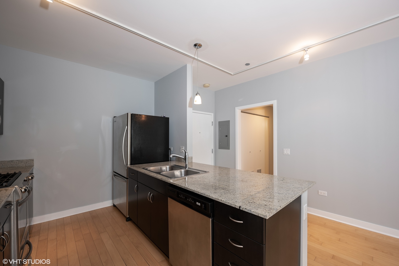 8 E RANDOLPH Street 1607