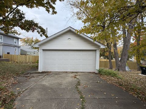 Tiny photo for 705 W Olive Street, Bloomington, IL 61701 (MLS # 12473750)
